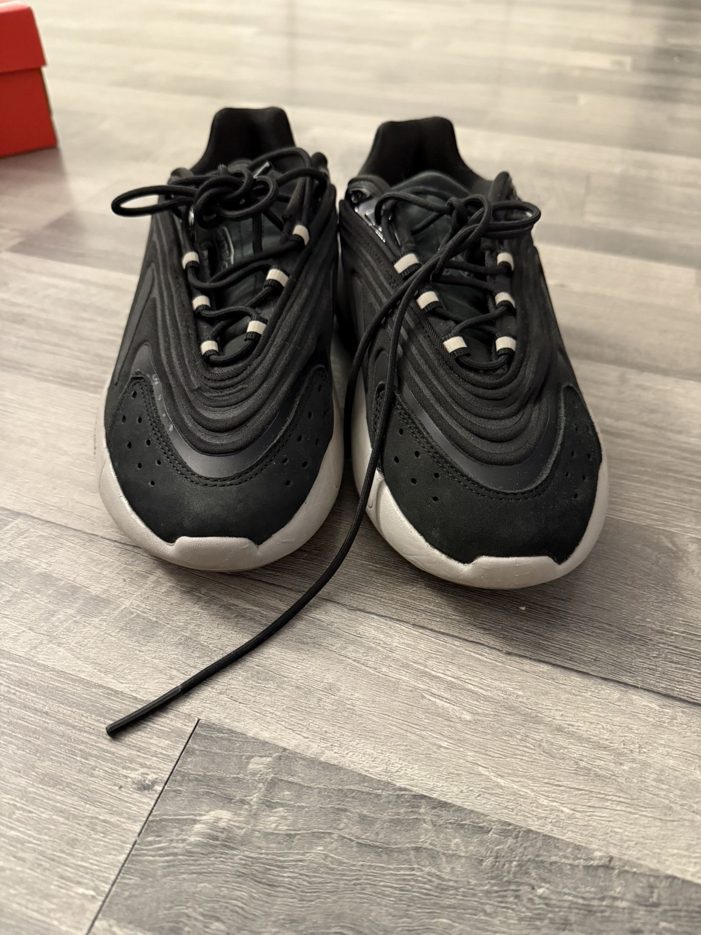 Adidas Ozelia Women’s Sz 7 Like New