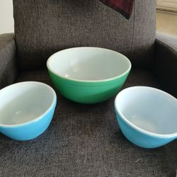 Pyrex Bowls