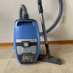 Miele Blizzard CX1 Bagless Vacuum Cleaner