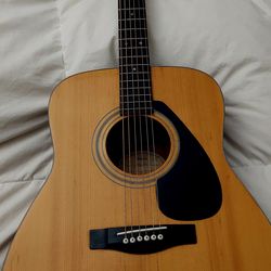 Yamaha FG411 Acoustic Guitar