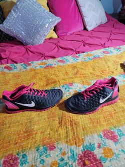 Nike Free TR FIT Black Satin w/Pink ( white Nike logo ) Sneakers, Women's Size 8.5