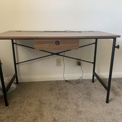 DESK W/ LOCKABLE DRAWER