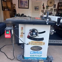 Grizzly G0715P Polar Bear Series 10" Hybrid Table Saw. 