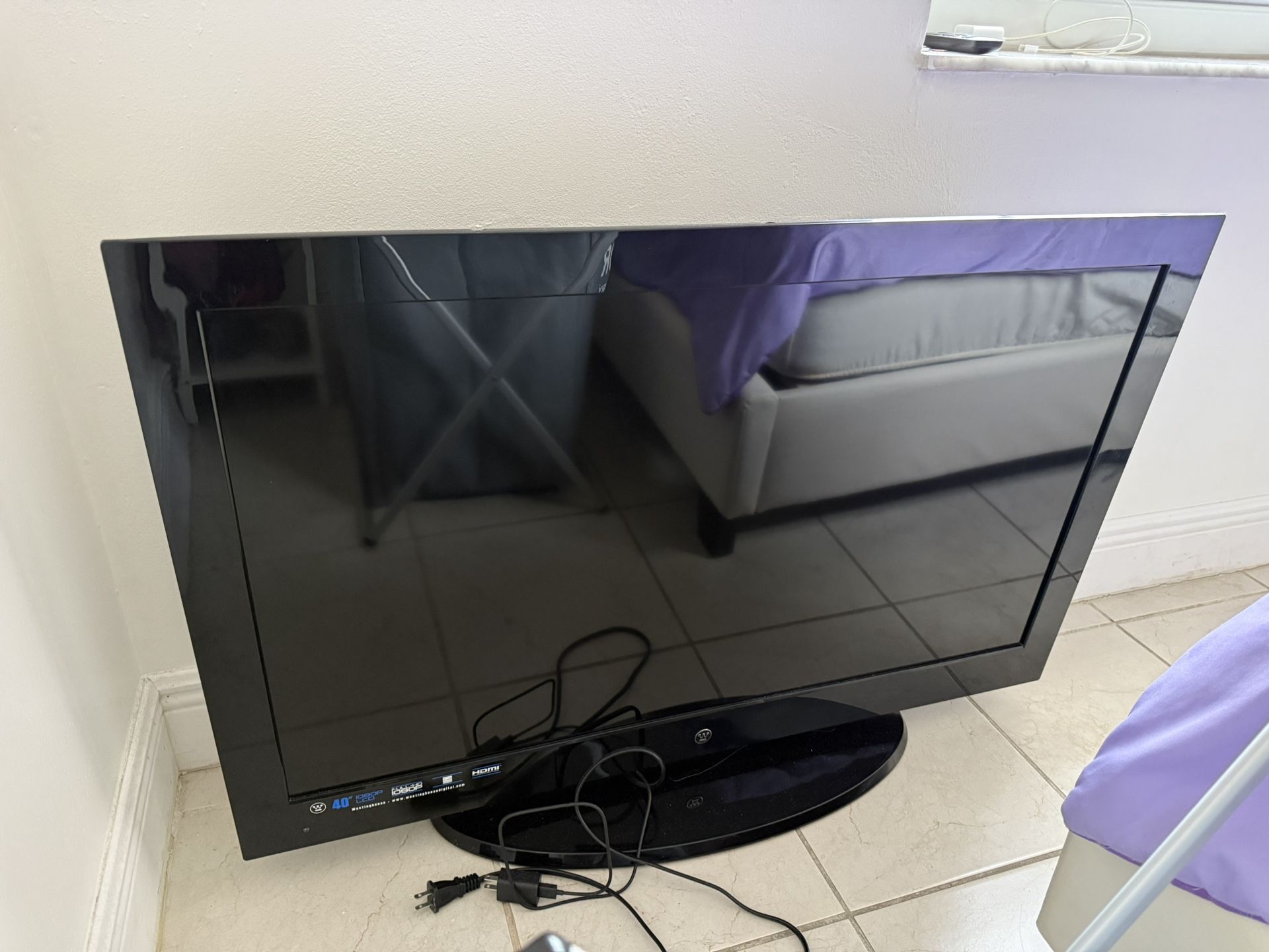 TV 40 Inches - television
