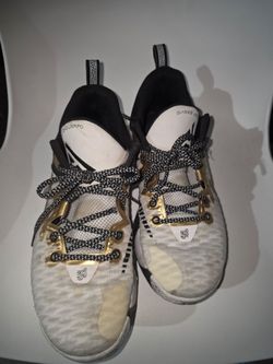 Giannis Nikes