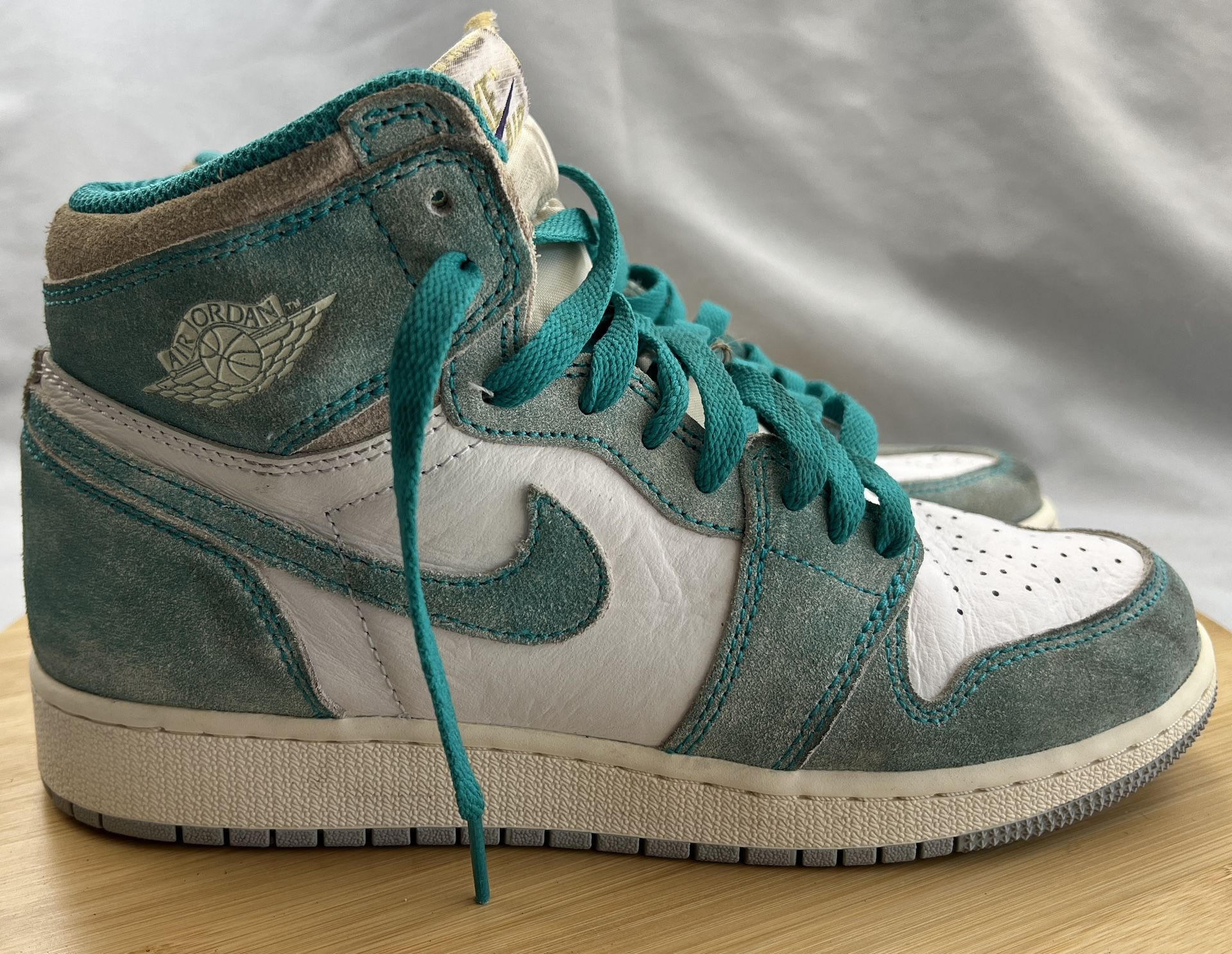 Jordan 1 Retro OG High Turbo Green Size 5.5Y Or Size 7.5 Woman’s