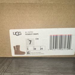 Uggs Bailey Snap Boots Size 7 