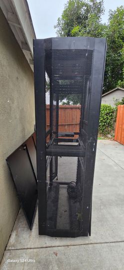 Metal rack server