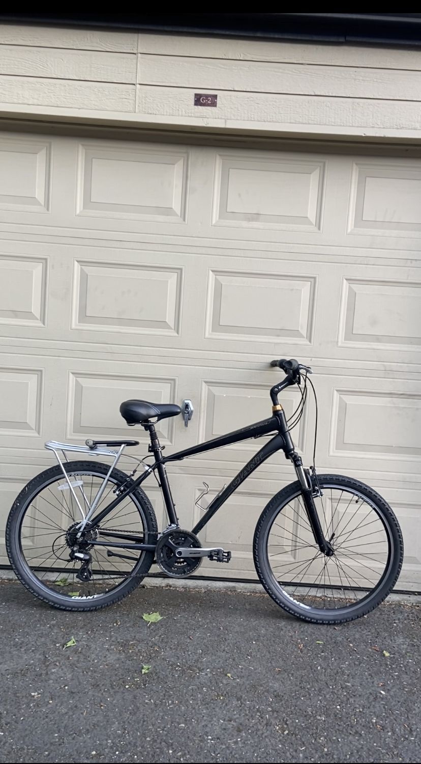 Giant Sedona DX Hybrid Bike – 26” Wheels, 21-Speed, Medium Frame Commuter Bicycle