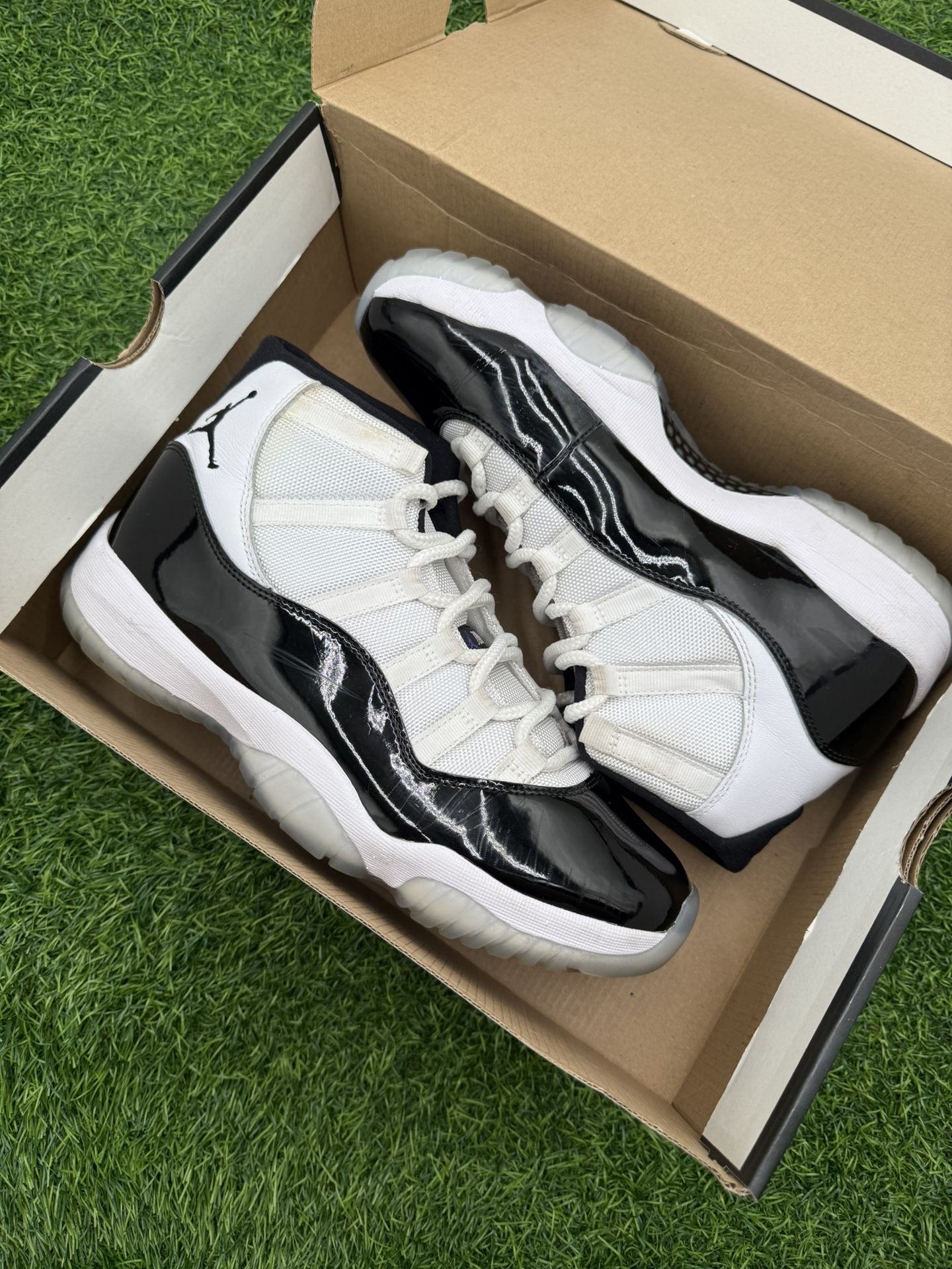 Jordan 11 “Concord” Size 9.5