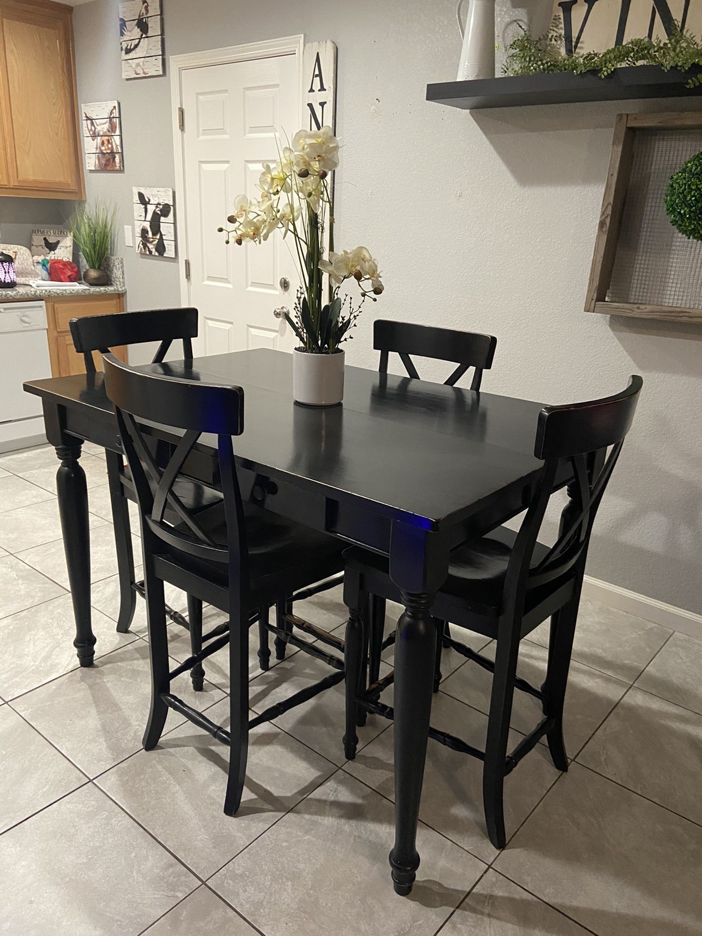 *MOVING* pub style distressed table w 4 chairs