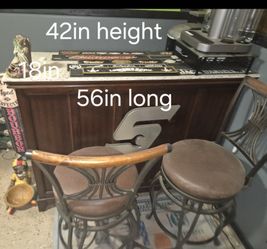 Bar With 2 Bar Stools 