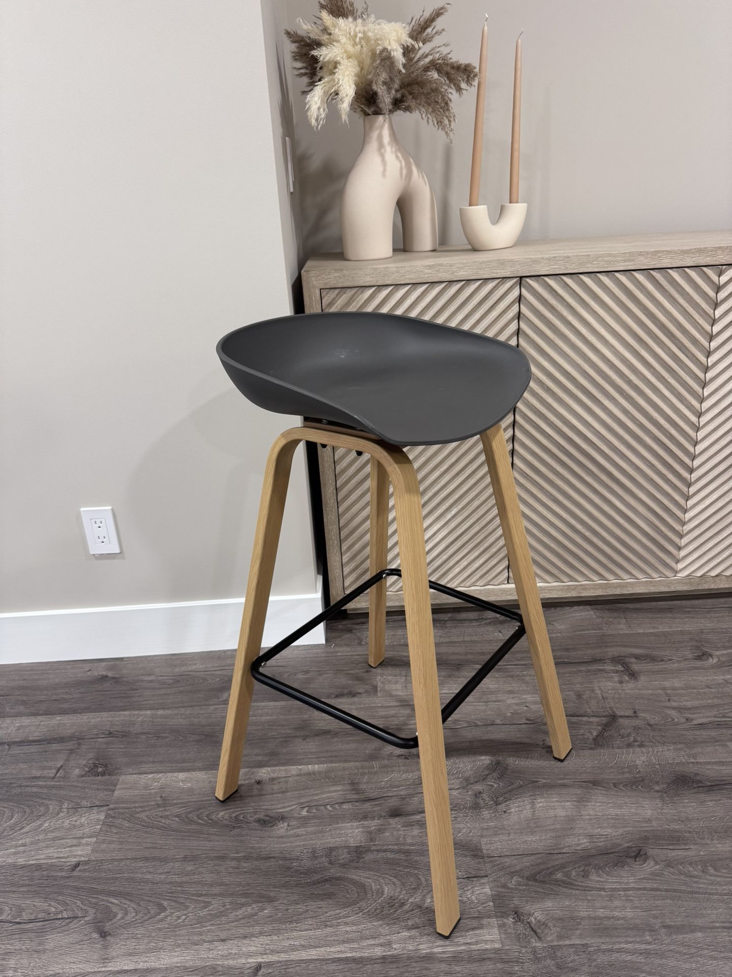 Morden Bar Stool- 30 inch Barstools Chairs for Kitchen Island Commercial Plastic Seat with Metal Legs Footrest-Gray