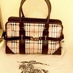  Burberry / Designer Handbags 