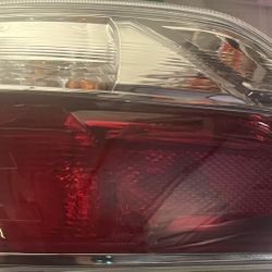 Tail Lamp Left Side Toyota Hilandera 14-16