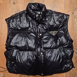 Prada Cropped Puffer Vest Black Full Zip Snaps Jacket Womens XL Sleeveless