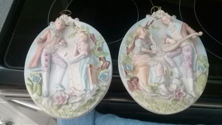 Ceramic wall plate figurines painted pretty colors