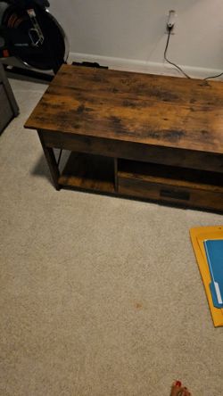 🛋️ Mesa de Centro Elevable para Sala – Excelente Estado
