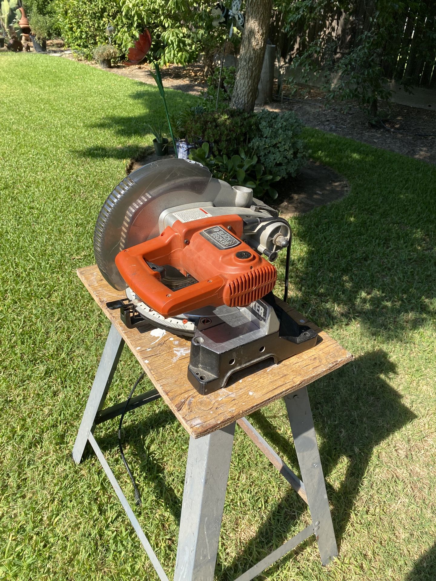 Black& Decker Saw Broken Free