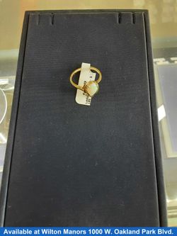 Women's Ring - Solitaire - Yellow Gold 10k (.417) 2 grams Size 6