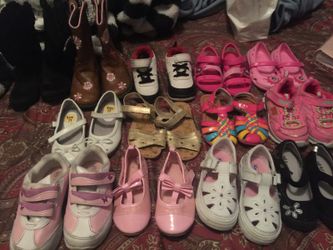 size 7 and a few 8. Also have many boots size 7 and 8 $3 each