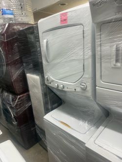 24” GE stackable gas dryer excellent condition works perfect