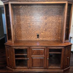 Entertainment / TV Stand