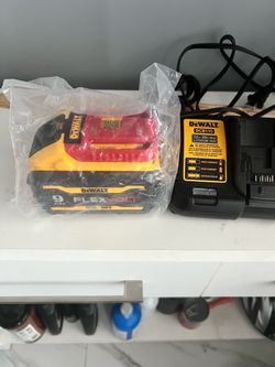 DeWalt FLEXVOLT Battery and charger 20V/60V MAX