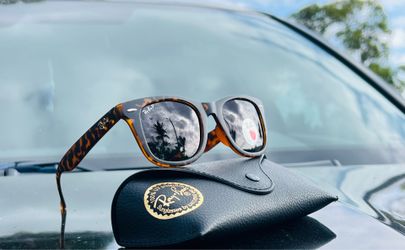 Classic Wayfarer Sunglasses – Tortoise Frame