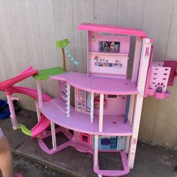 Barbie Dream House 