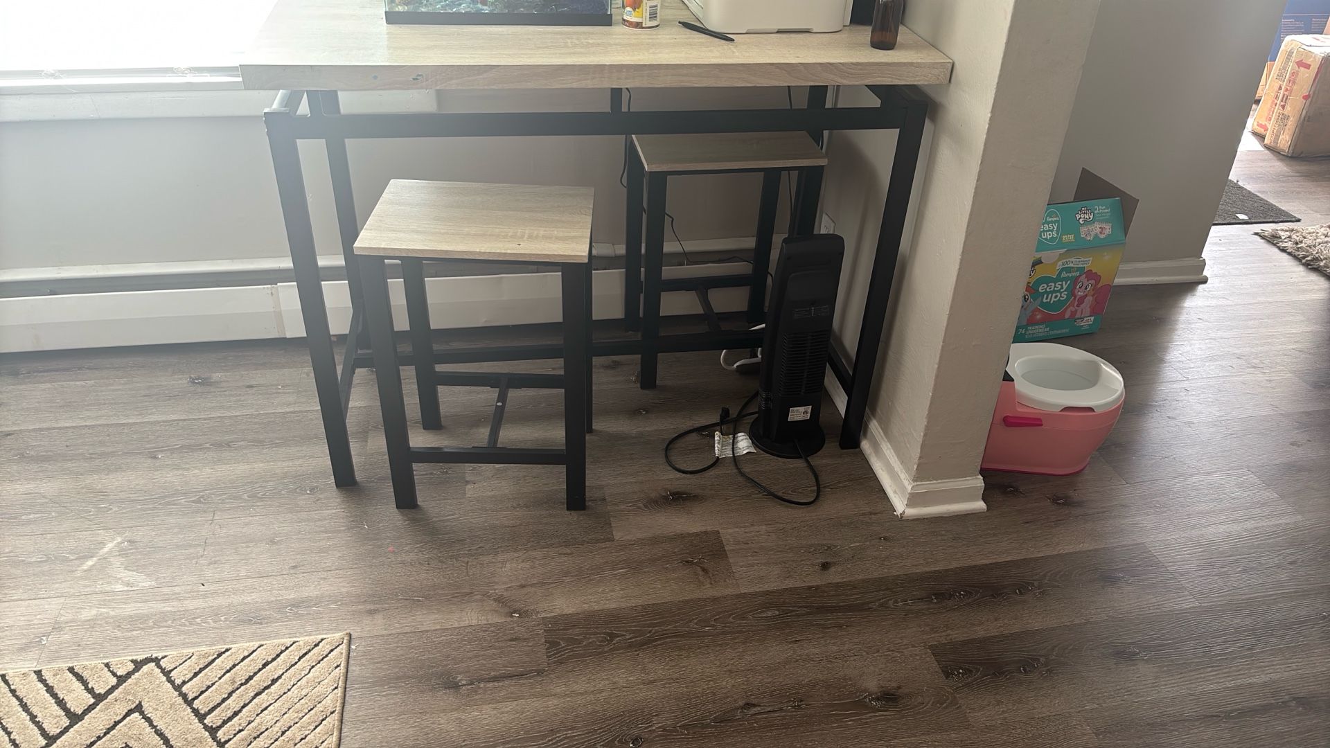 Table & 4 Stools