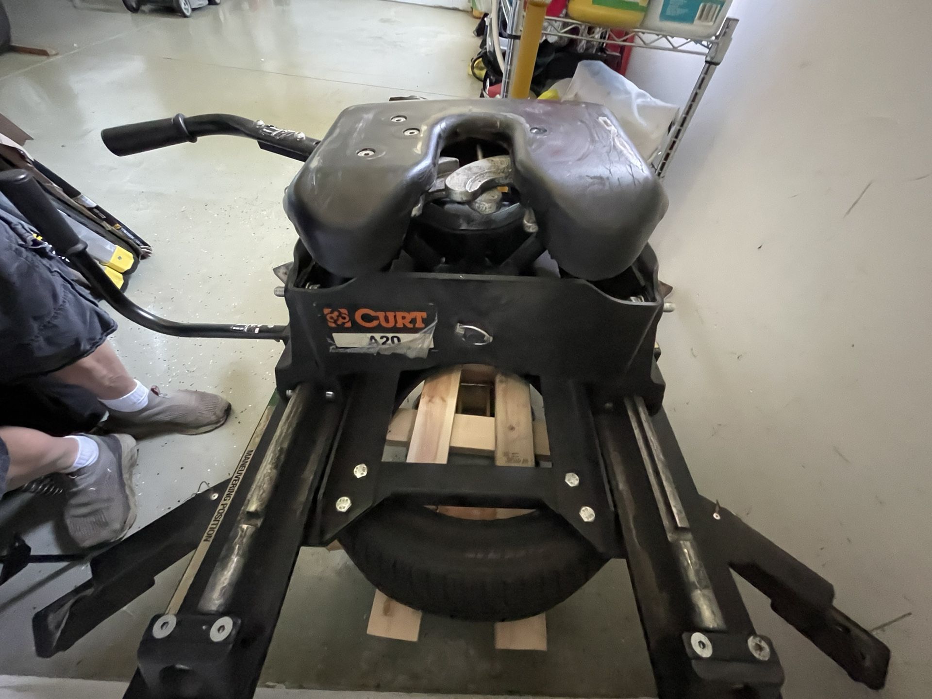 5th Wheel Hitch - Curt A20 Slider Hitch