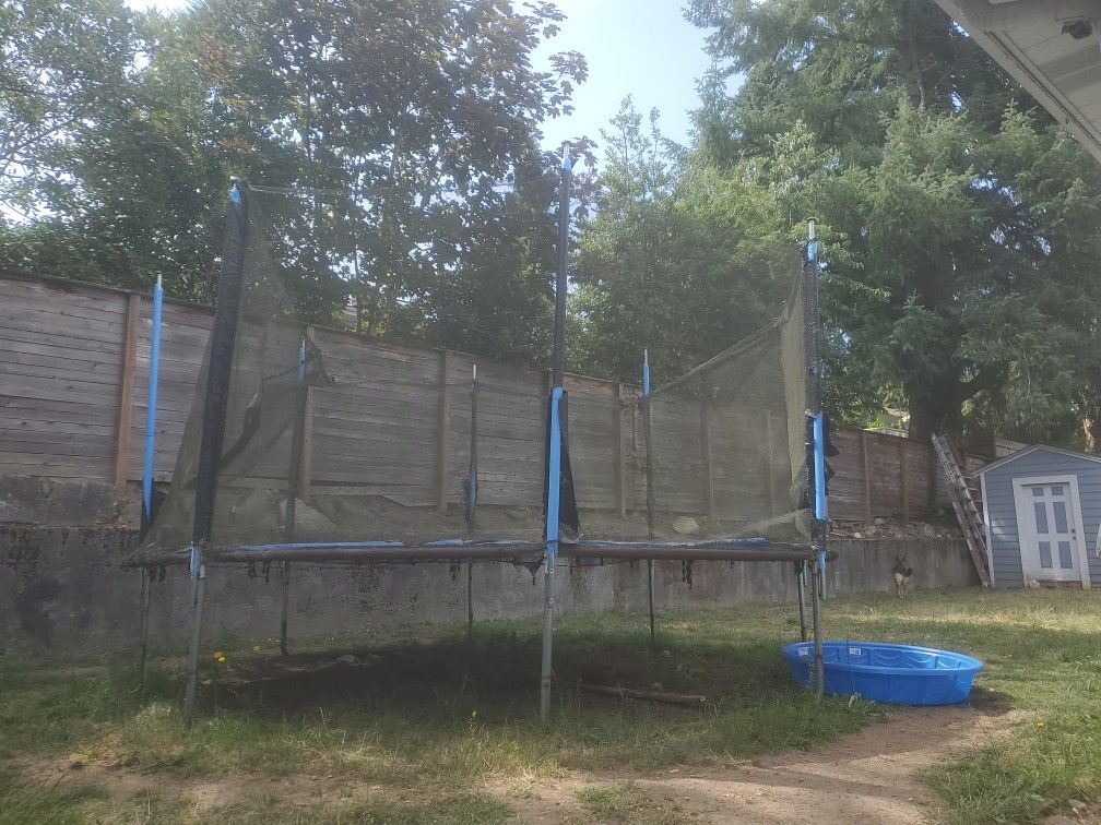 14 Ft Trampoline Needs Netting Replaced