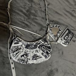 Le Cagole Graffiti Giant Studs Shoulder Bag Leather