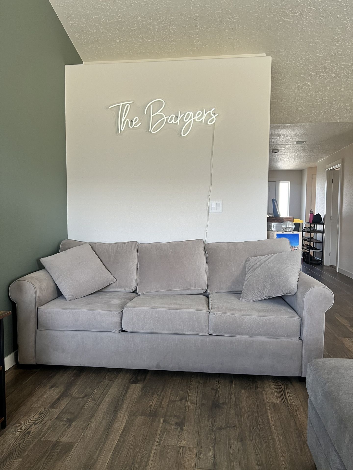 Super comfy 3 seater couch!
