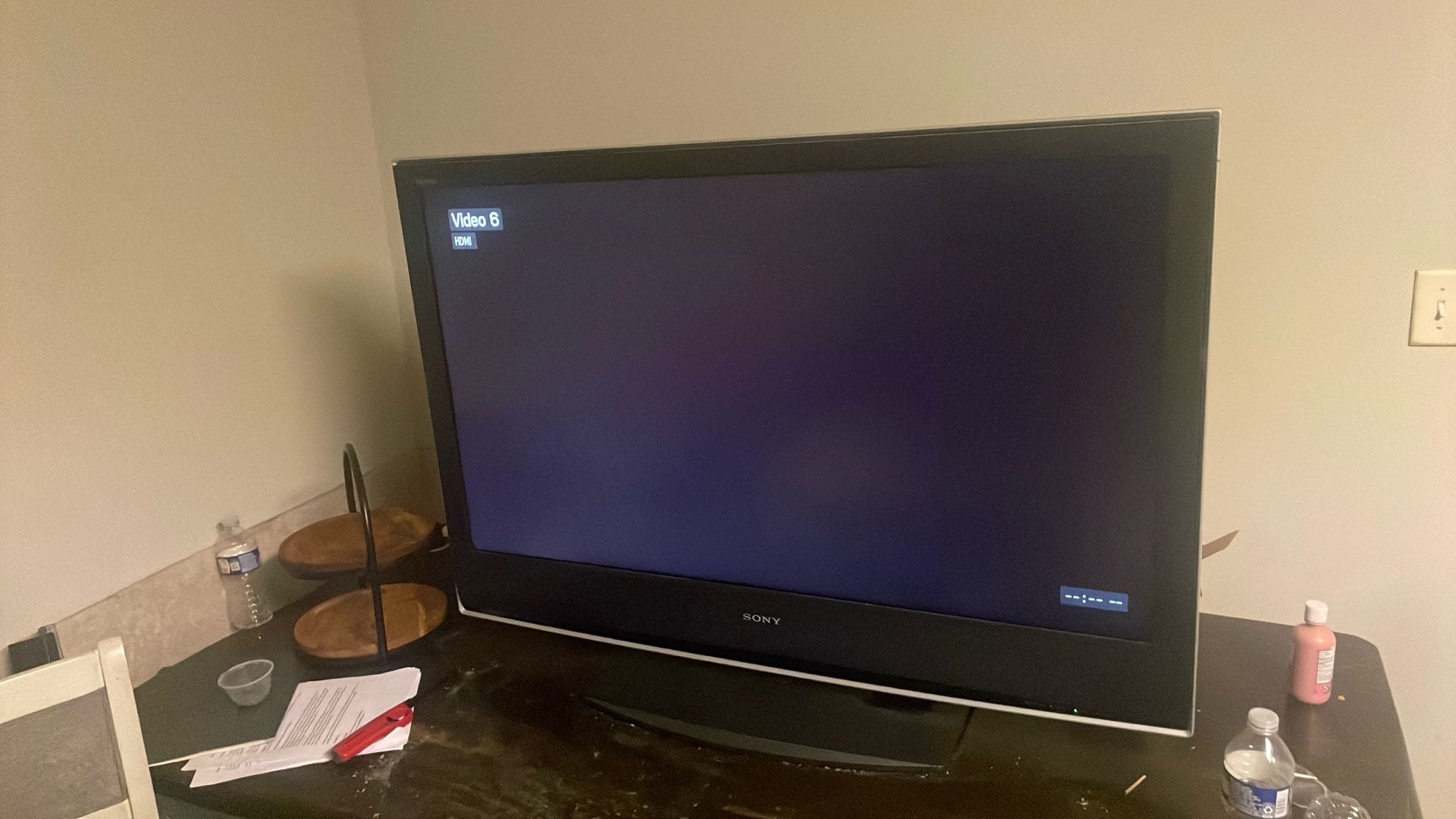 sony flat screen with speaker inside