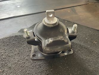 Rear engine mount