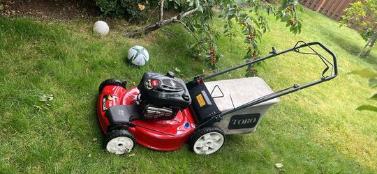 Toro self-propelled lawnmower