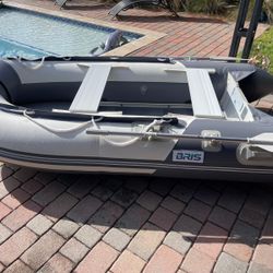 Dinghy Bris 9.8 ft 9.9 Mercury