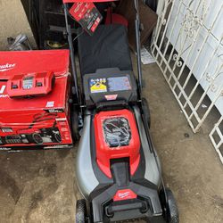 Milwaukee M18 FUEL Brushless Cordless 21 in. Walk Behind Dual Battery Self-Propelled Mower  Rapid Charger