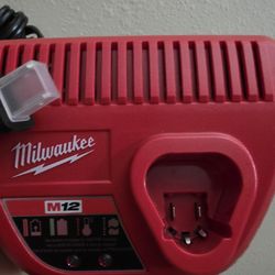 M12 Charger