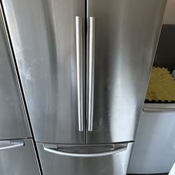 Samsung Refrigerator Working Great 