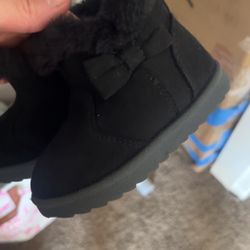 Black Fluffy Boots 