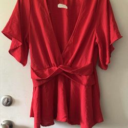 New Women's Top Available In Size 1X 2X And 3X