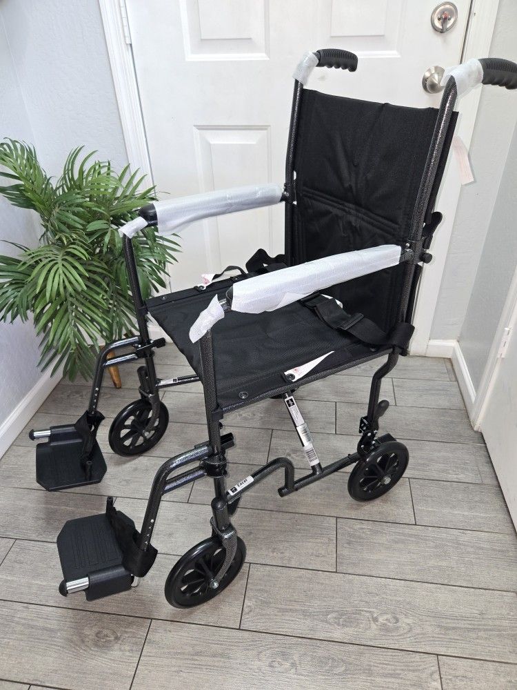 Medline Durable Folding Steel Transport Wheelchair with Swing-Away Footrests, 19-Inch Seat Width. Silla De Ruedas