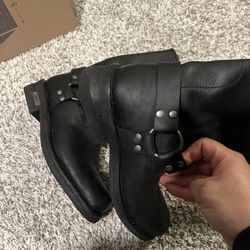 8 1/2 Boots Man Xelement