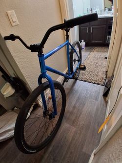 Crew Bike Co

Crew Bike Co Defender 26" Fixed Gear Single Speed Bike
