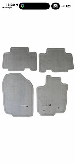 2008 Rav4 Carpet Mats (4)