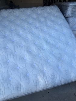 California king size bed mattress king koil intimate whisper rock extra firm button top Stearns & foster Aireloom Kluft hotel collection Serta Sealy b