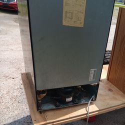 G.E. Portable Refrigerator 